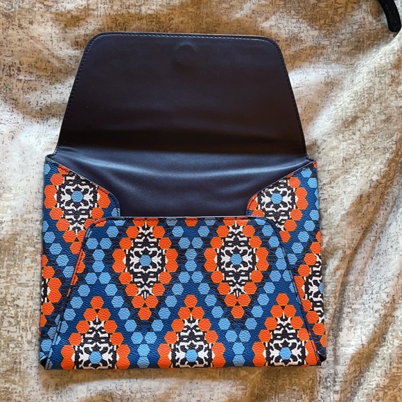 Vera Bradley clutch - Picture 4 of 4